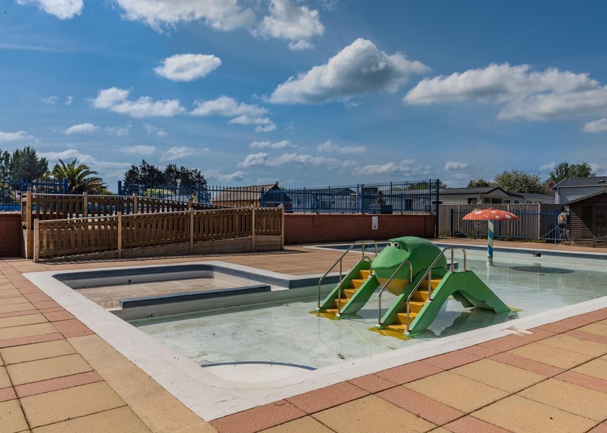 בוגנור רג'יס Riverside Caravan Holiday Park מראה חיצוני תמונה