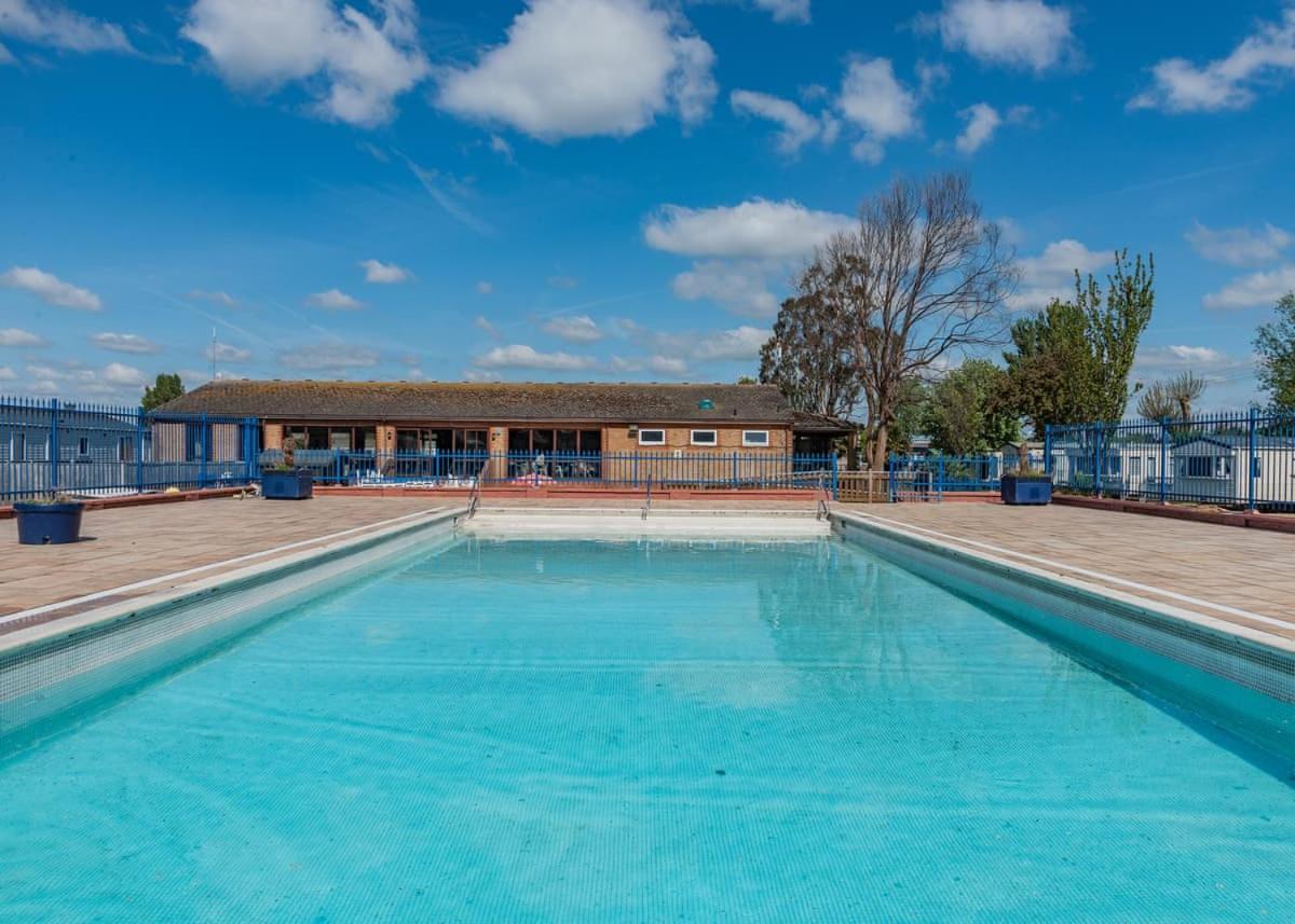 בוגנור רג'יס Riverside Caravan Holiday Park מראה חיצוני תמונה