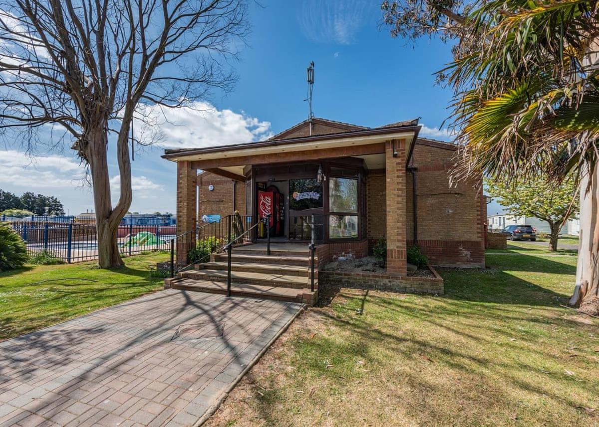 בוגנור רג'יס Riverside Caravan Holiday Park מראה חיצוני תמונה